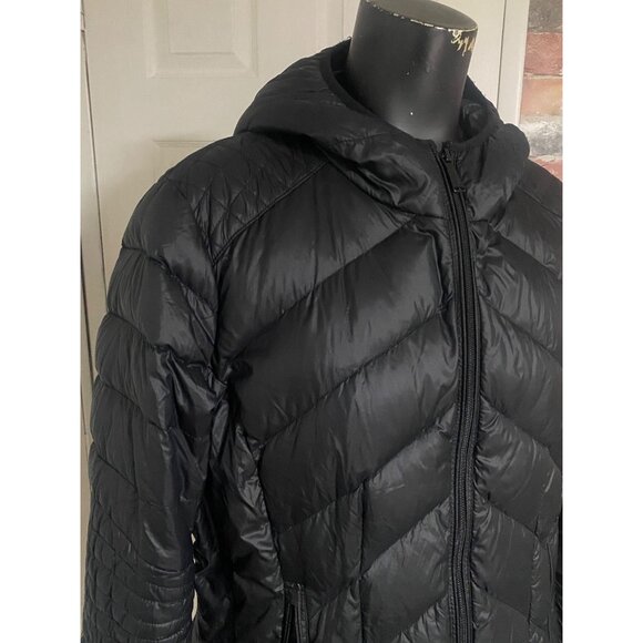 BCBG Ultra LIghtweight Packable Down Hooded Jacket in Black Size XL - Picture 3 of 6
